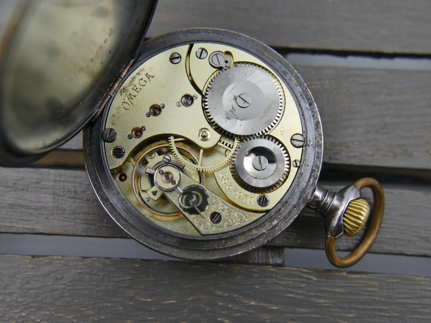 1908 vintage gousset pocket watch Omega 20’’’ L7-16p manual wind metal gun case