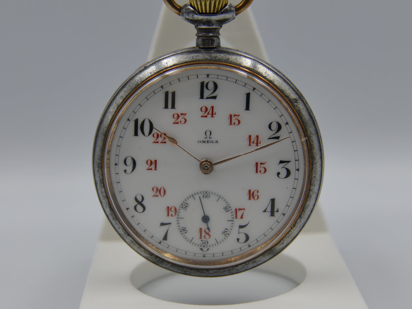 1908 vintage gousset pocket watch Omega 20’’’ L7-16p manual wind metal gun case