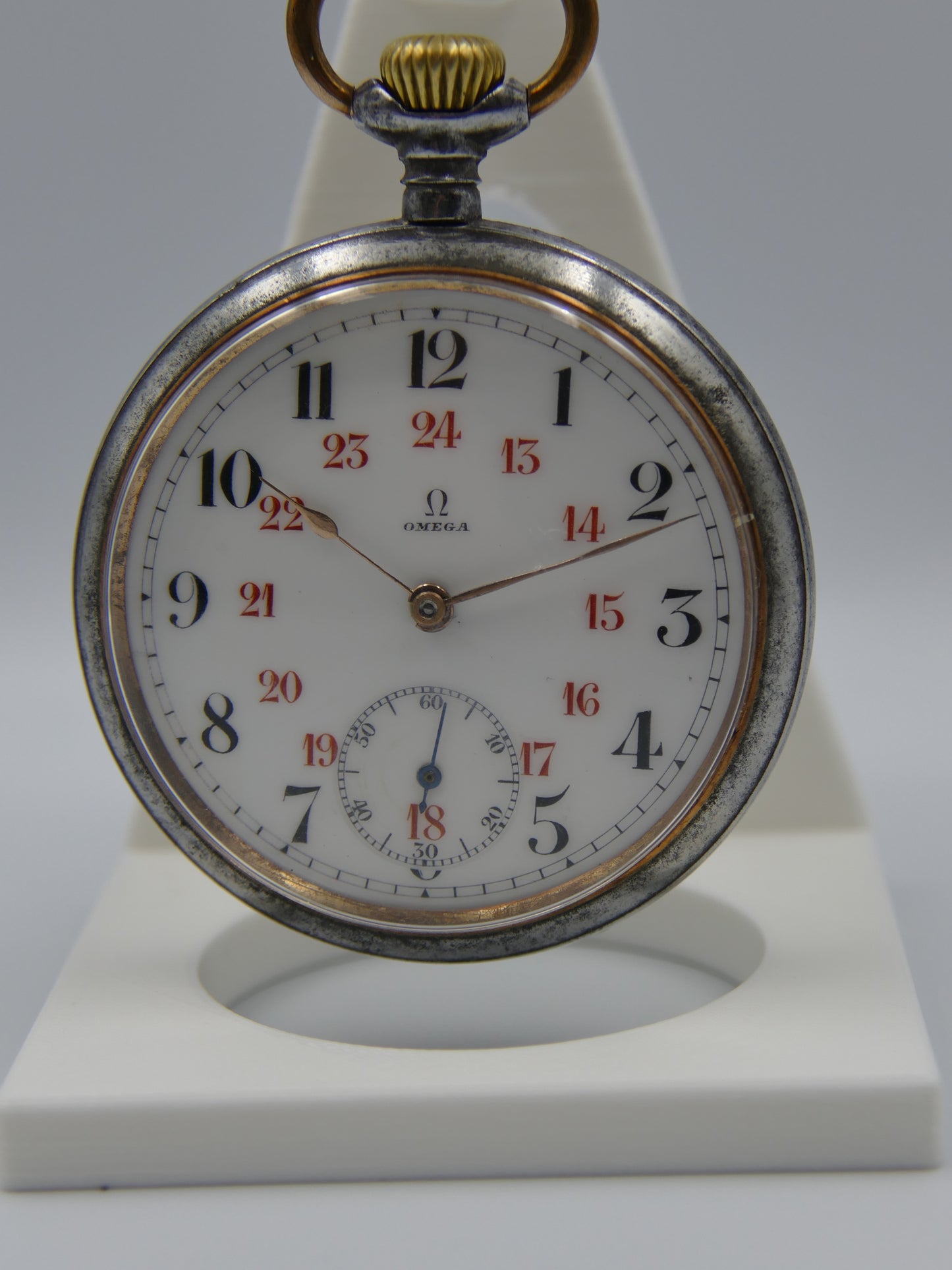 1908 vintage gousset pocket watch Omega 20’’’ L7-16p manual wind metal gun case