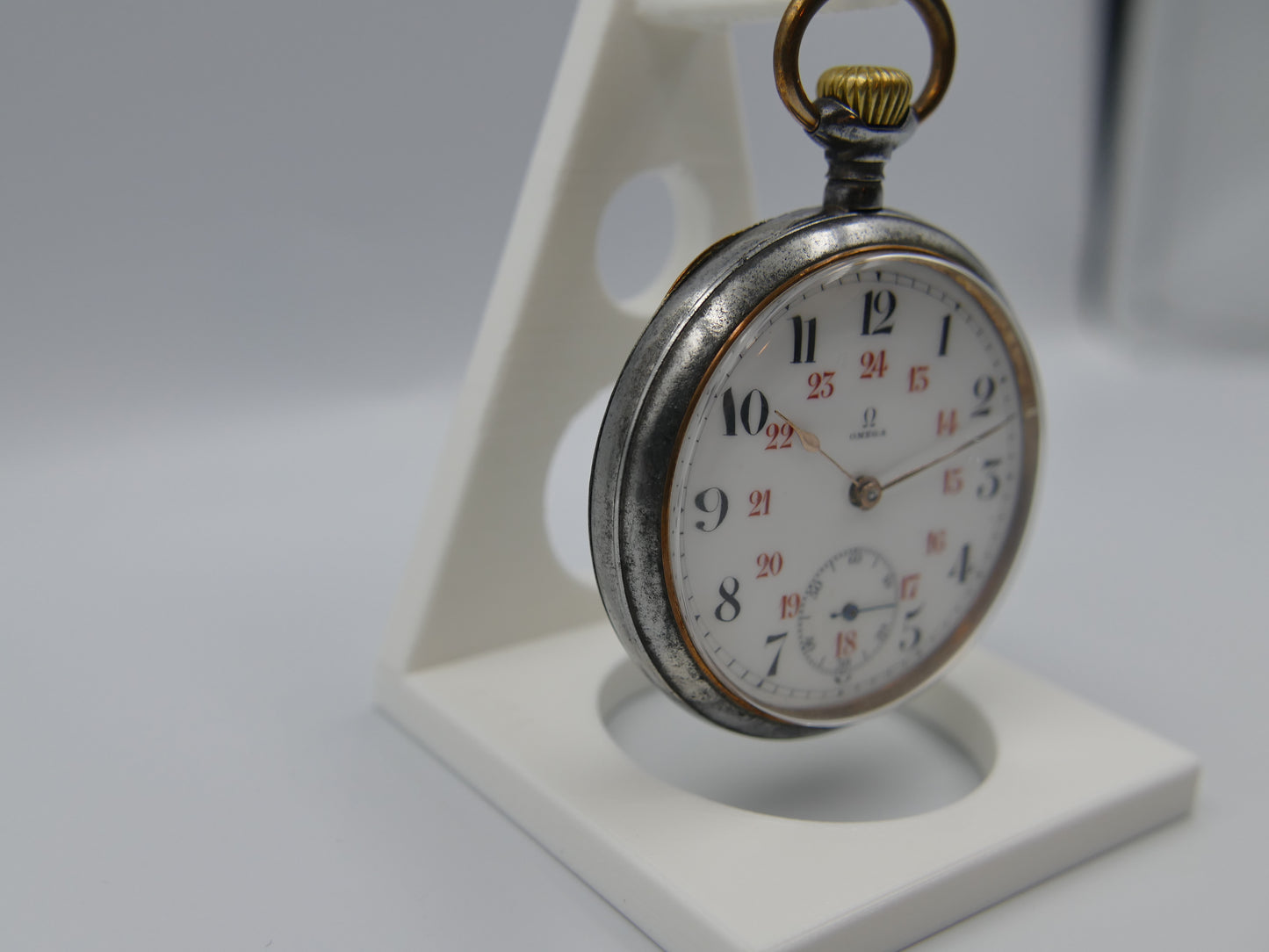 1908 vintage gousset pocket watch Omega 20’’’ L7-16p manual wind metal gun case