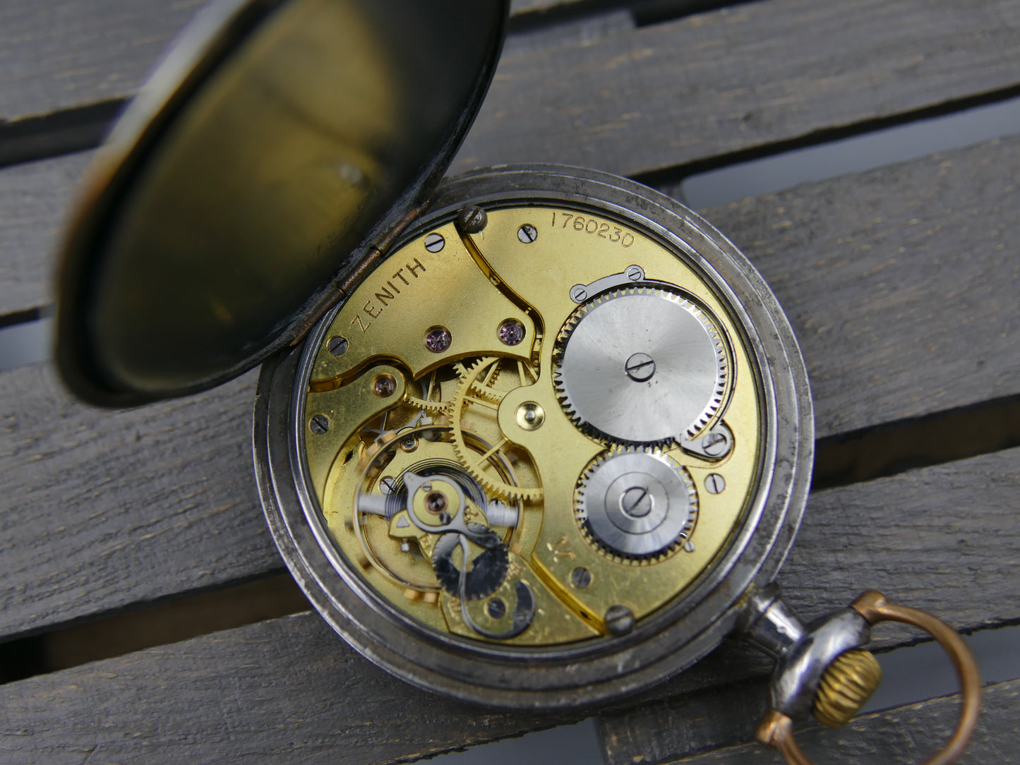 1914 vintage gousset pocket watch Zenith hand wind Gun metal grand prix