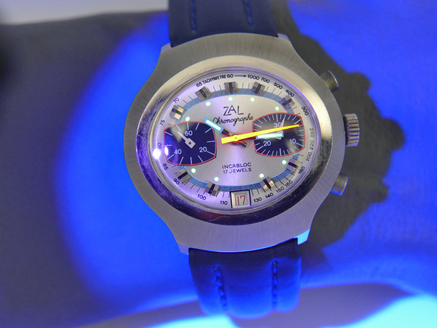 70s vintage watch mens ZAL chronograph valjoux 7734 panda