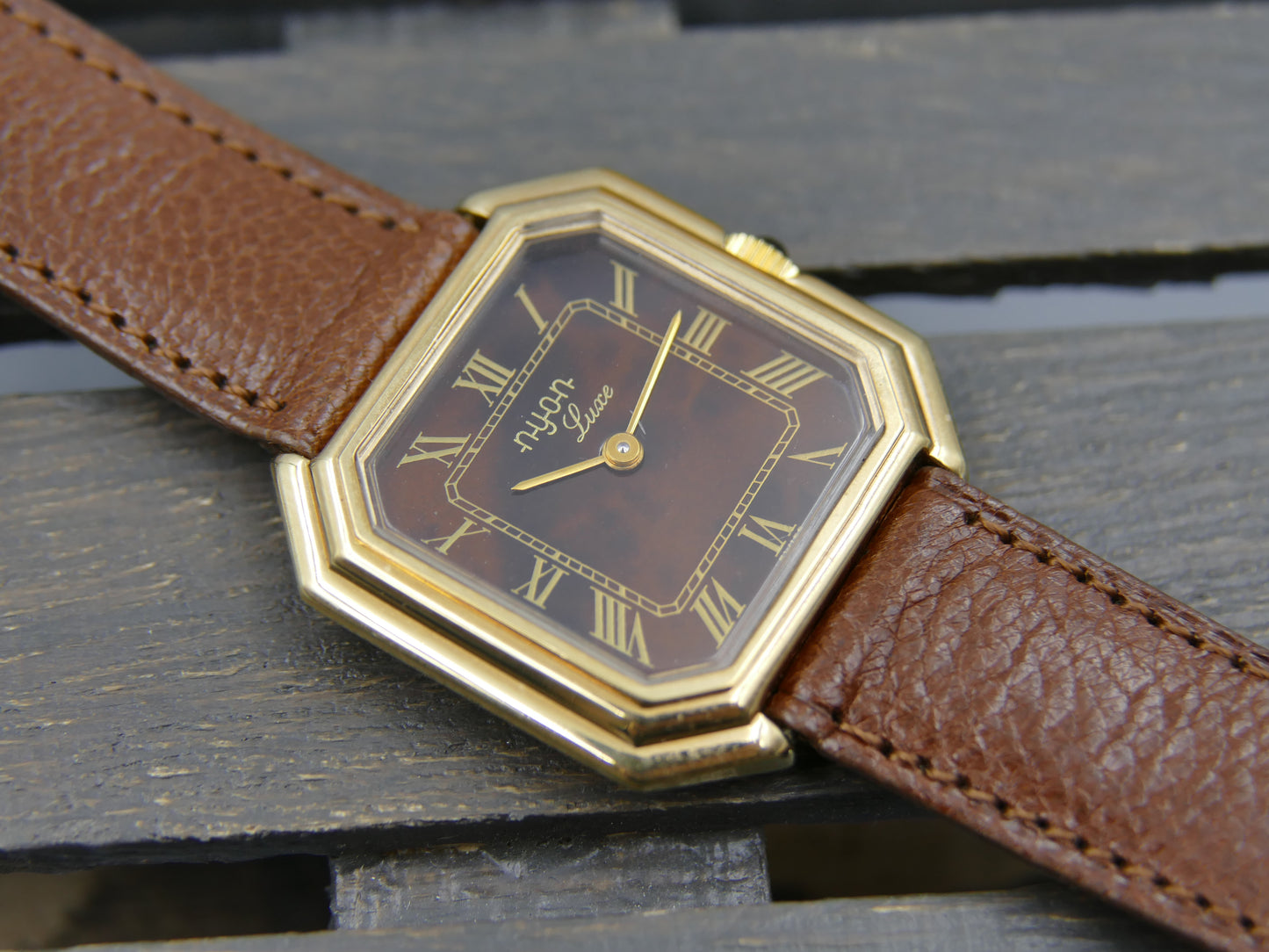 70s Vintage watch swiss Nyon Luxe (Ceinture) hand wind ST 69N marble brown NOS