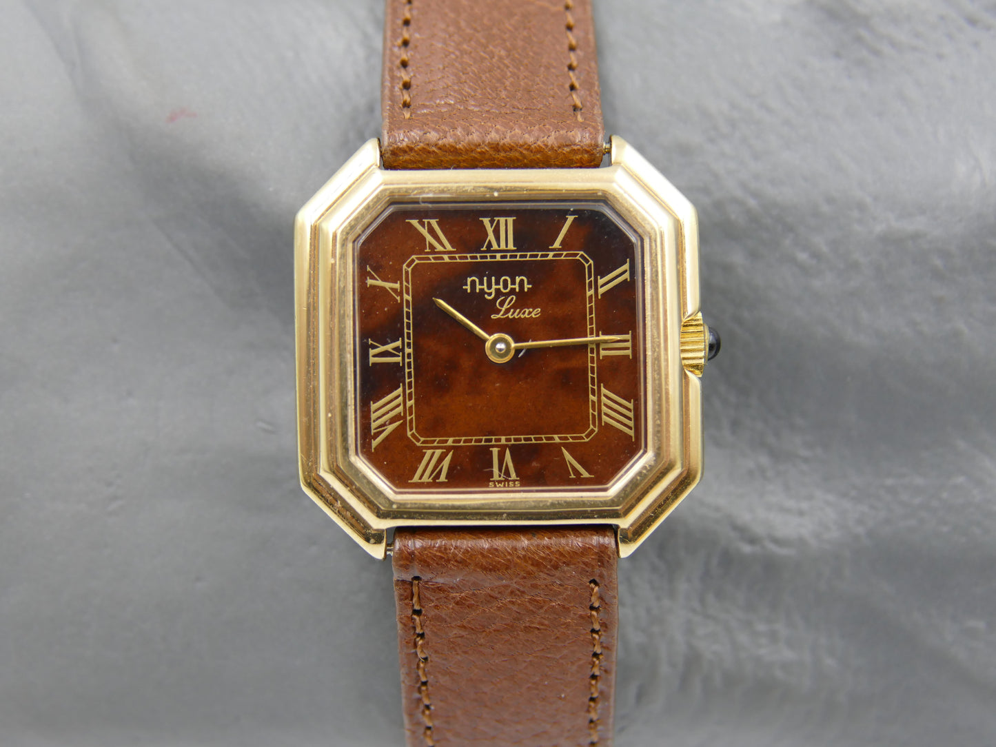 70s Vintage watch swiss Nyon Luxe (Ceinture) hand wind ST 69N marble brown NOS