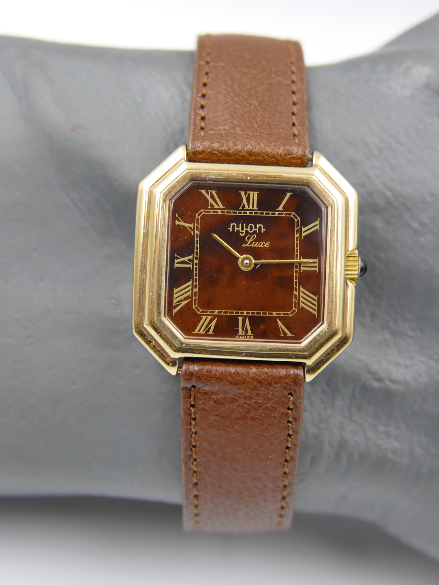 70s Vintage watch swiss Nyon Luxe (Ceinture) hand wind ST 69N marble brown NOS