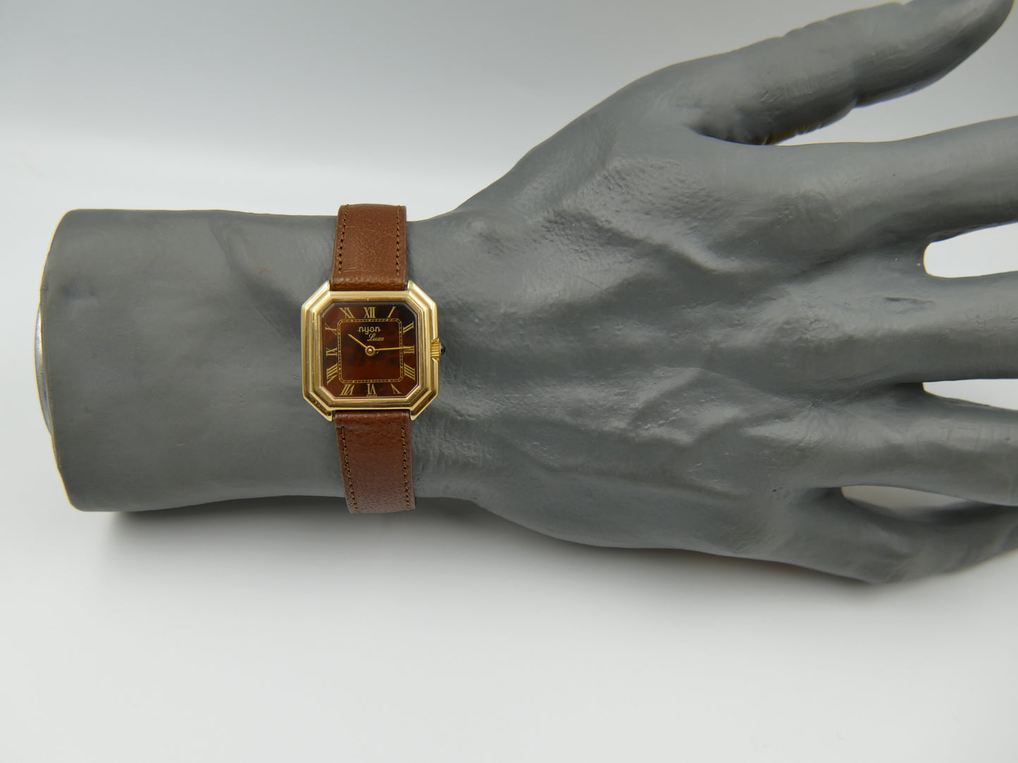 70s Vintage watch swiss Nyon Luxe (Ceinture) hand wind ST 69N marble brown NOS