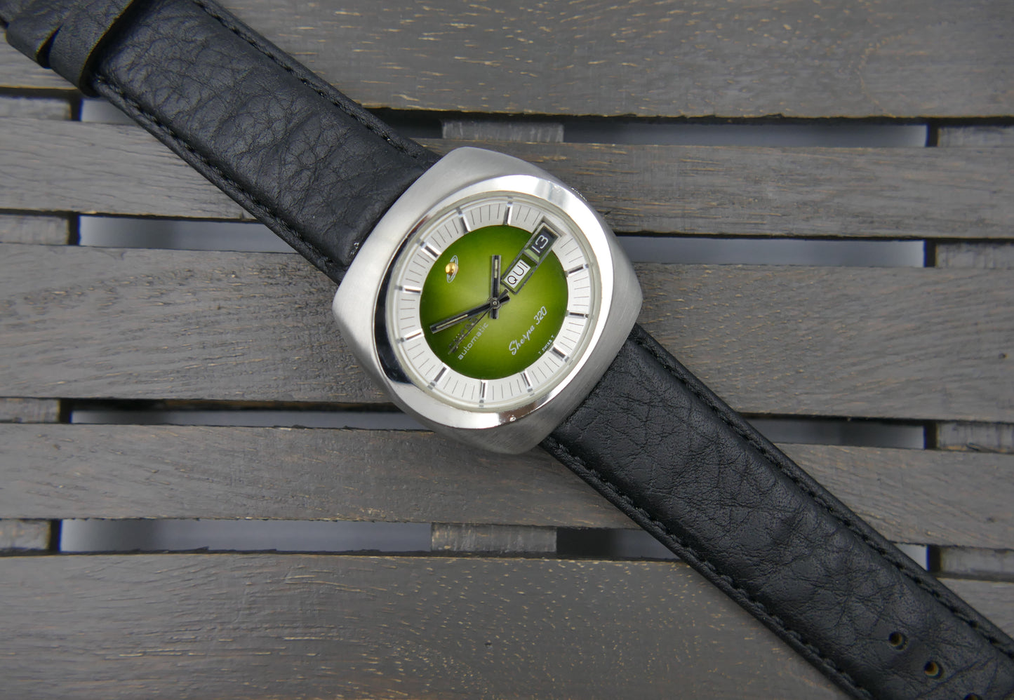 70s vintage watch NOS Enicar Sherpa 320 ref 167-10-01 automatic cal. AR 167 Steel green