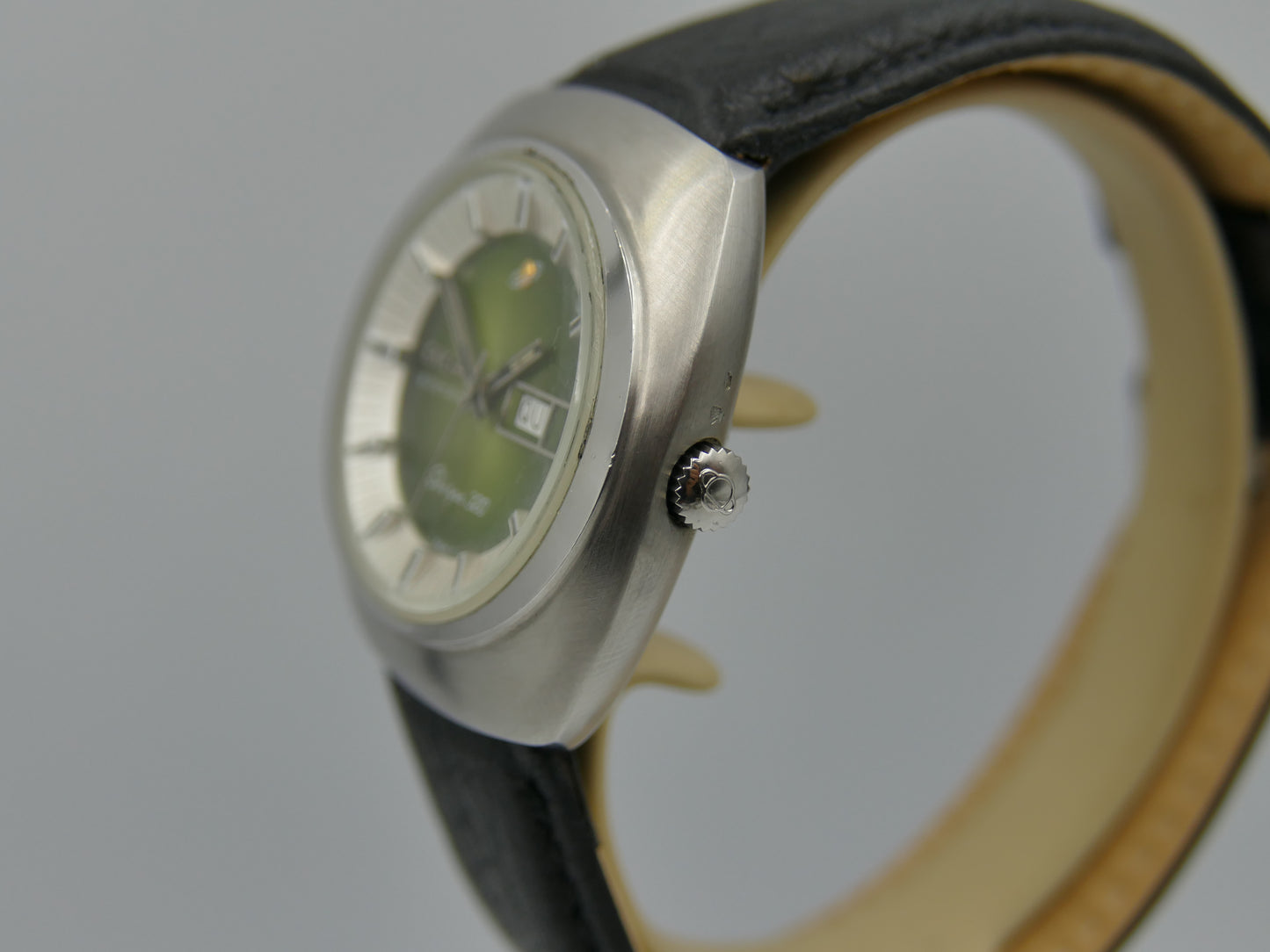 70s vintage watch NOS Enicar Sherpa 320 ref 167-10-01 automatic cal. AR 167 Steel green