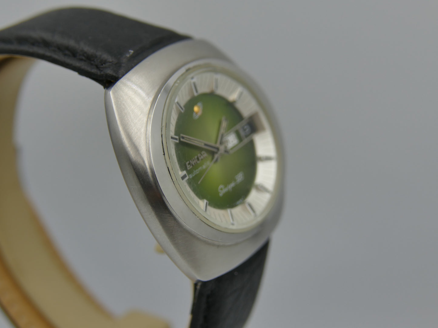 70s vintage watch NOS Enicar Sherpa 320 ref 167-10-01 automatic cal. AR 167 Steel green