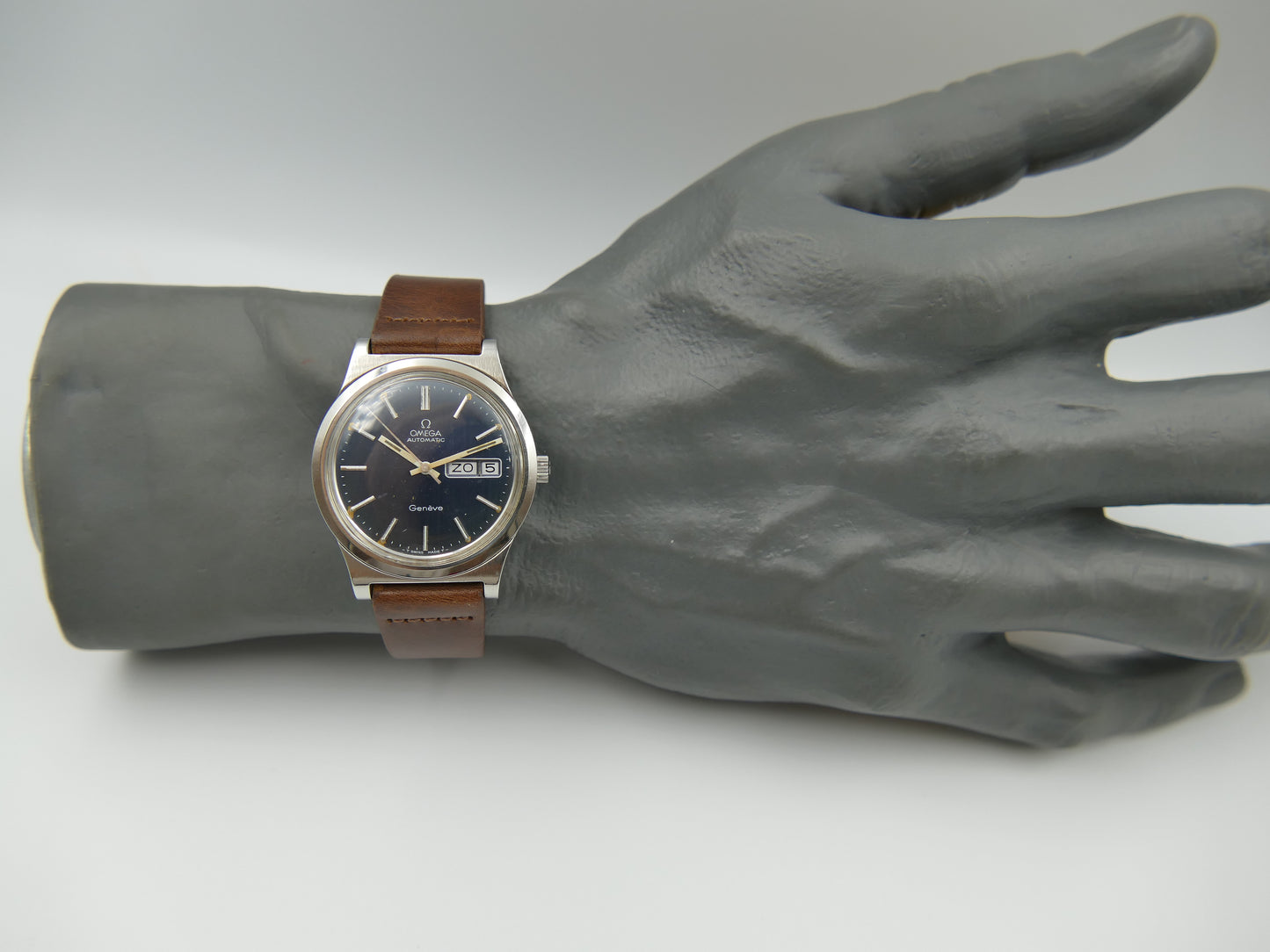 70s vintage watch mens Omega geneve ref 166.0169 automatic cal. 1022 steel 36mm blue