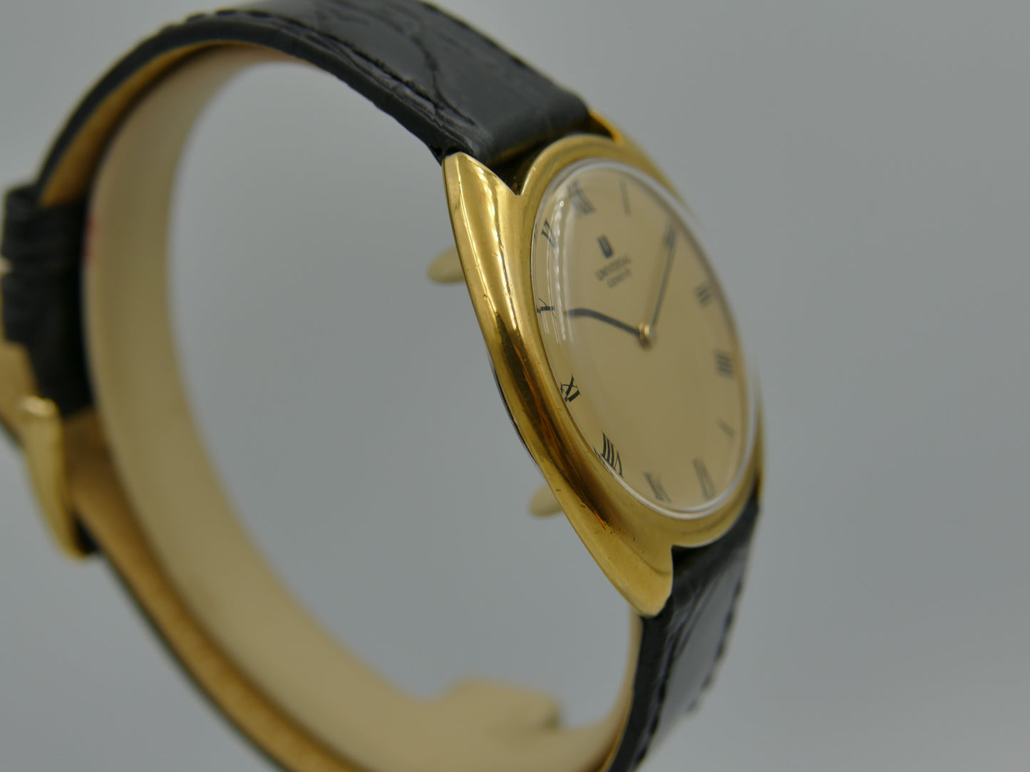 60s vintage watch mens Universal Geneve hand wind cal 1-42 Ref. 542111 ultra slim thin serviced