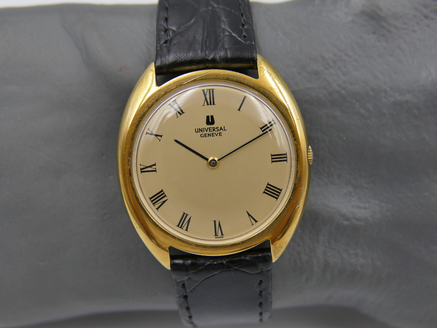 60s vintage watch mens Universal Geneve hand wind cal 1-42 Ref. 542111 ultra slim thin serviced