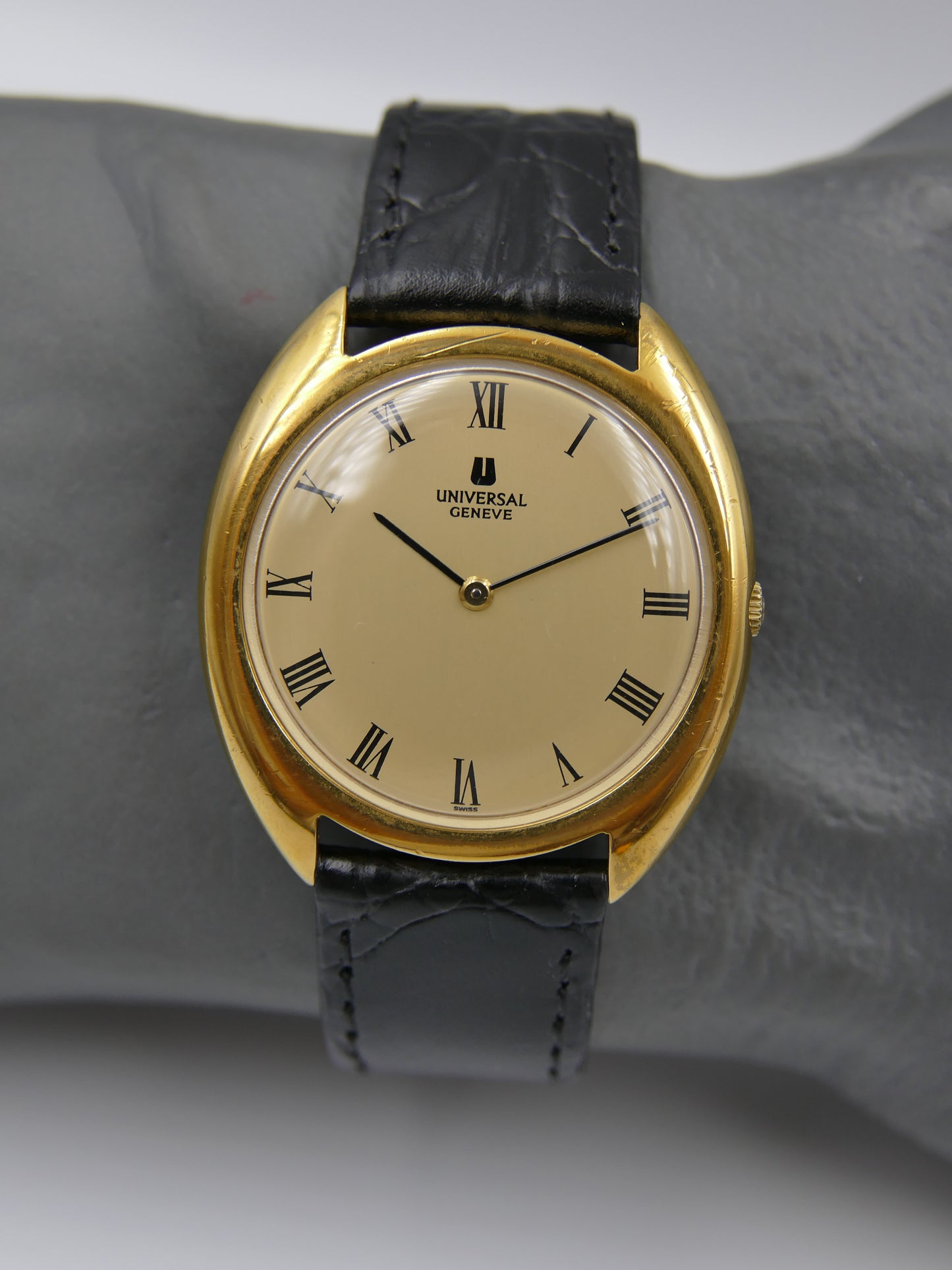 60s vintage watch mens Universal Geneve hand wind cal 1-42 Ref. 542111 ultra slim thin serviced