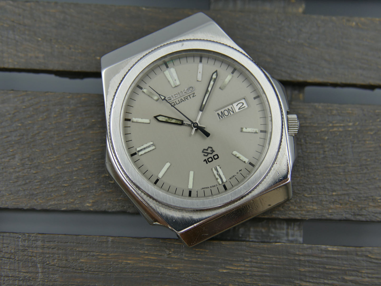 80s vintage watch Seiko SQ 100 Octagonal Case genta Ref. 6923-8070 serviced