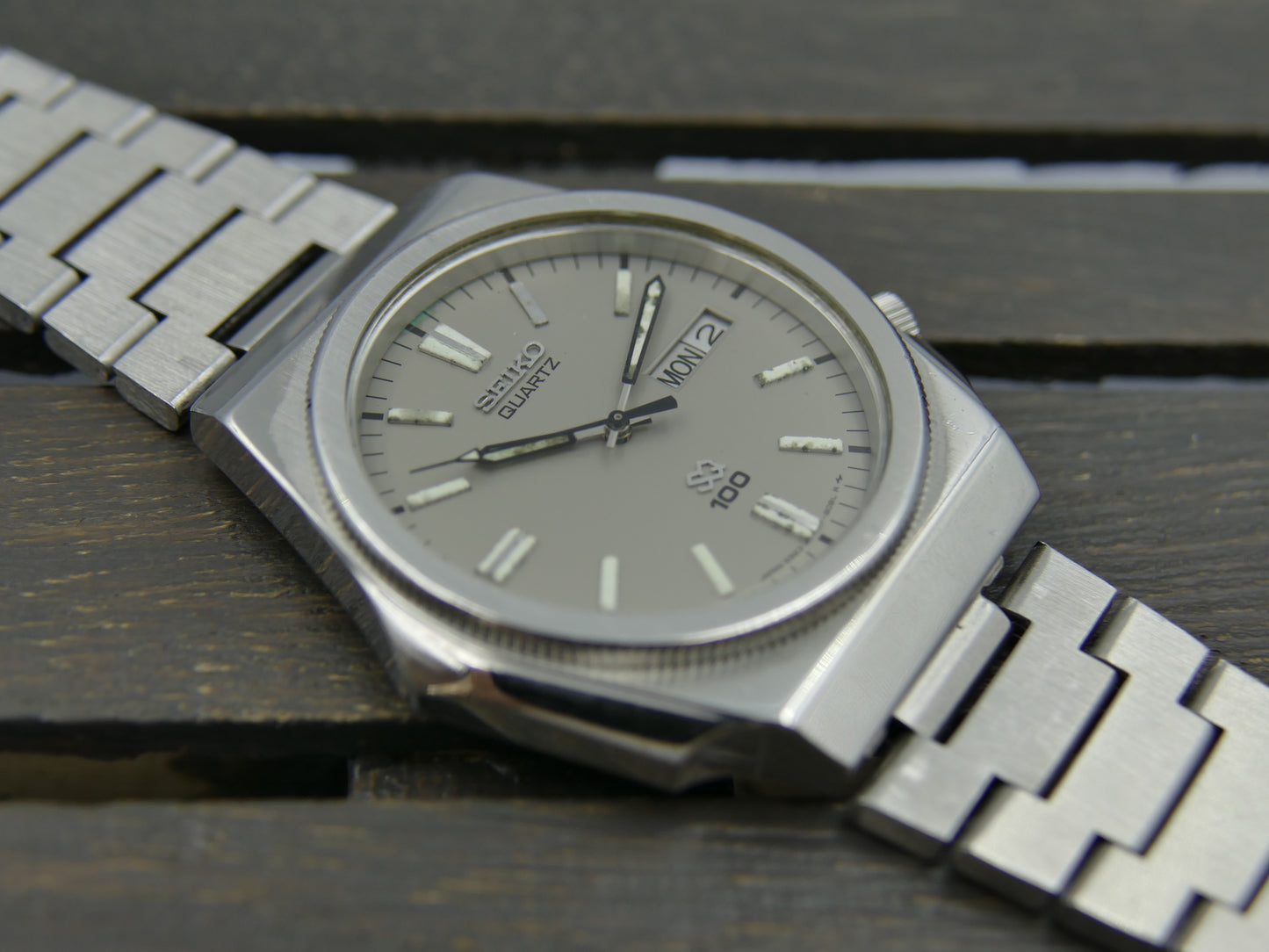 80s vintage watch Seiko SQ 100 Octagonal Case genta Ref. 6923-8070 serviced