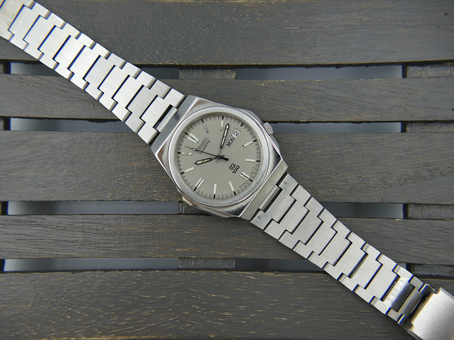 80s vintage watch Seiko SQ 100 Octagonal Case genta Ref. 6923-8070 serviced