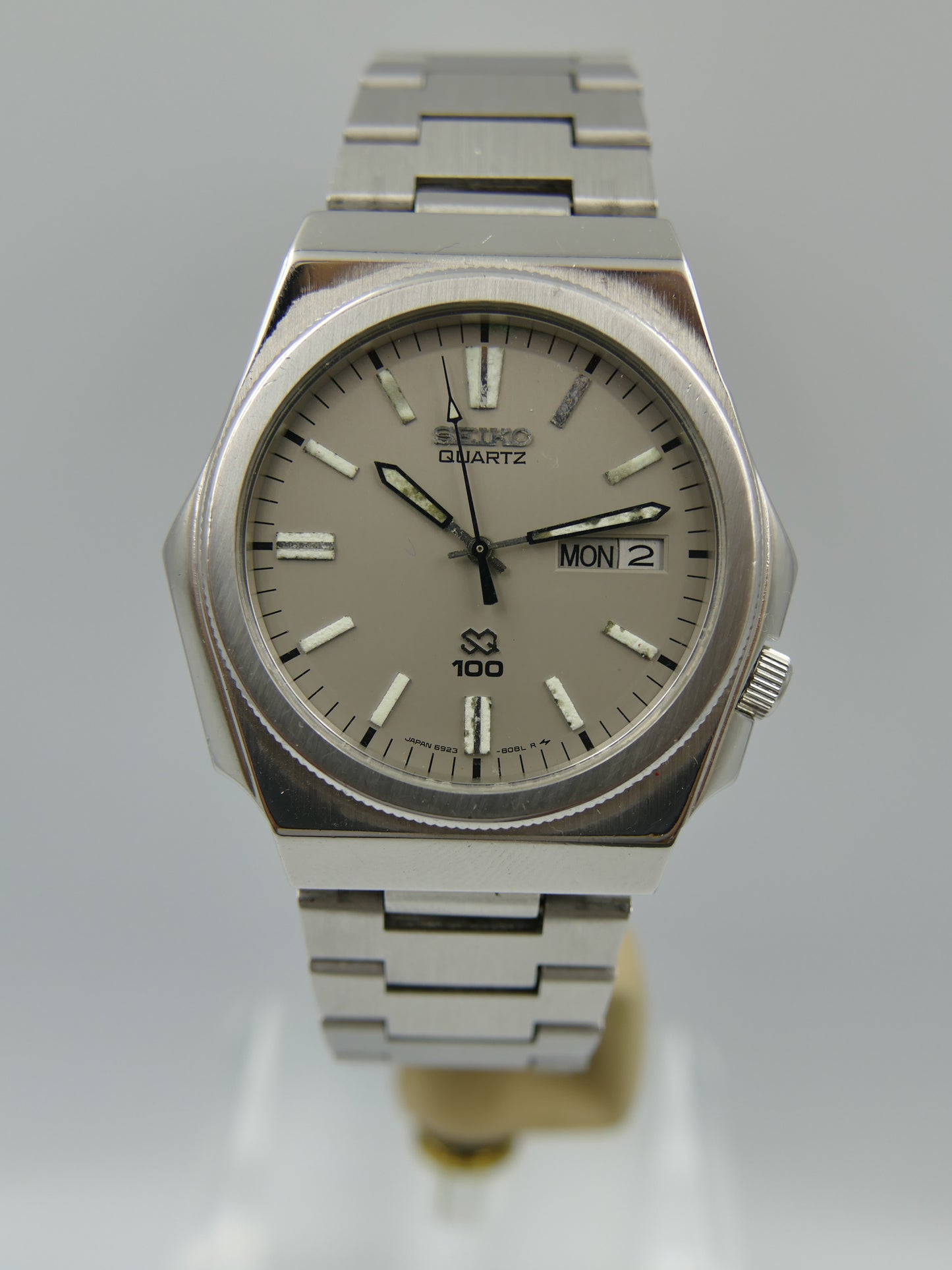 80s vintage watch Seiko SQ 100 Octagonal Case genta Ref. 6923-8070 serviced