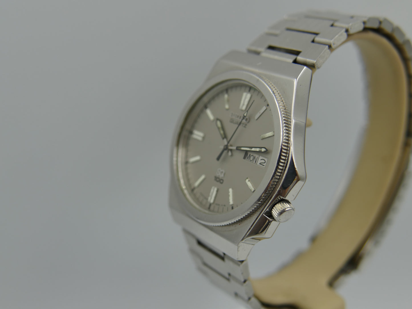 80s vintage watch Seiko SQ 100 Octagonal Case genta Ref. 6923-8070 serviced