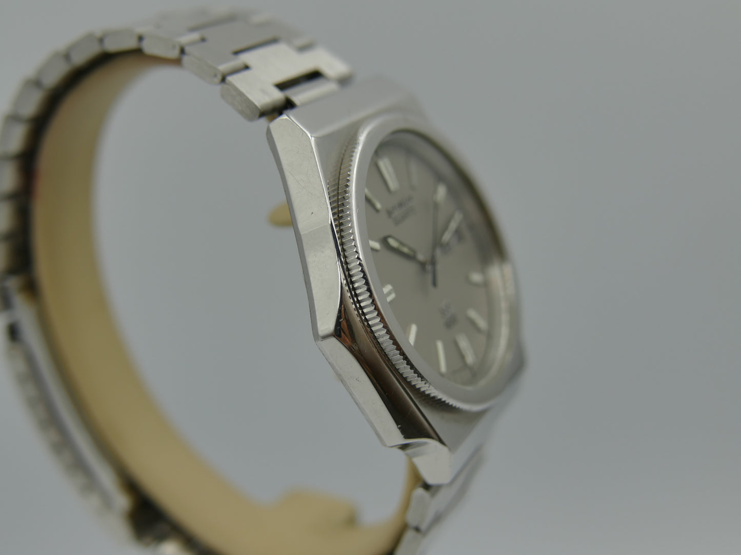 80s vintage watch Seiko SQ 100 Octagonal Case genta Ref. 6923-8070 serviced