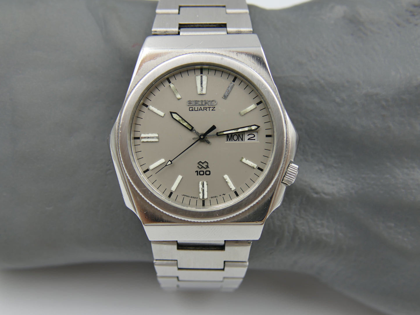 80s vintage watch Seiko SQ 100 Octagonal Case genta Ref. 6923-8070 serviced