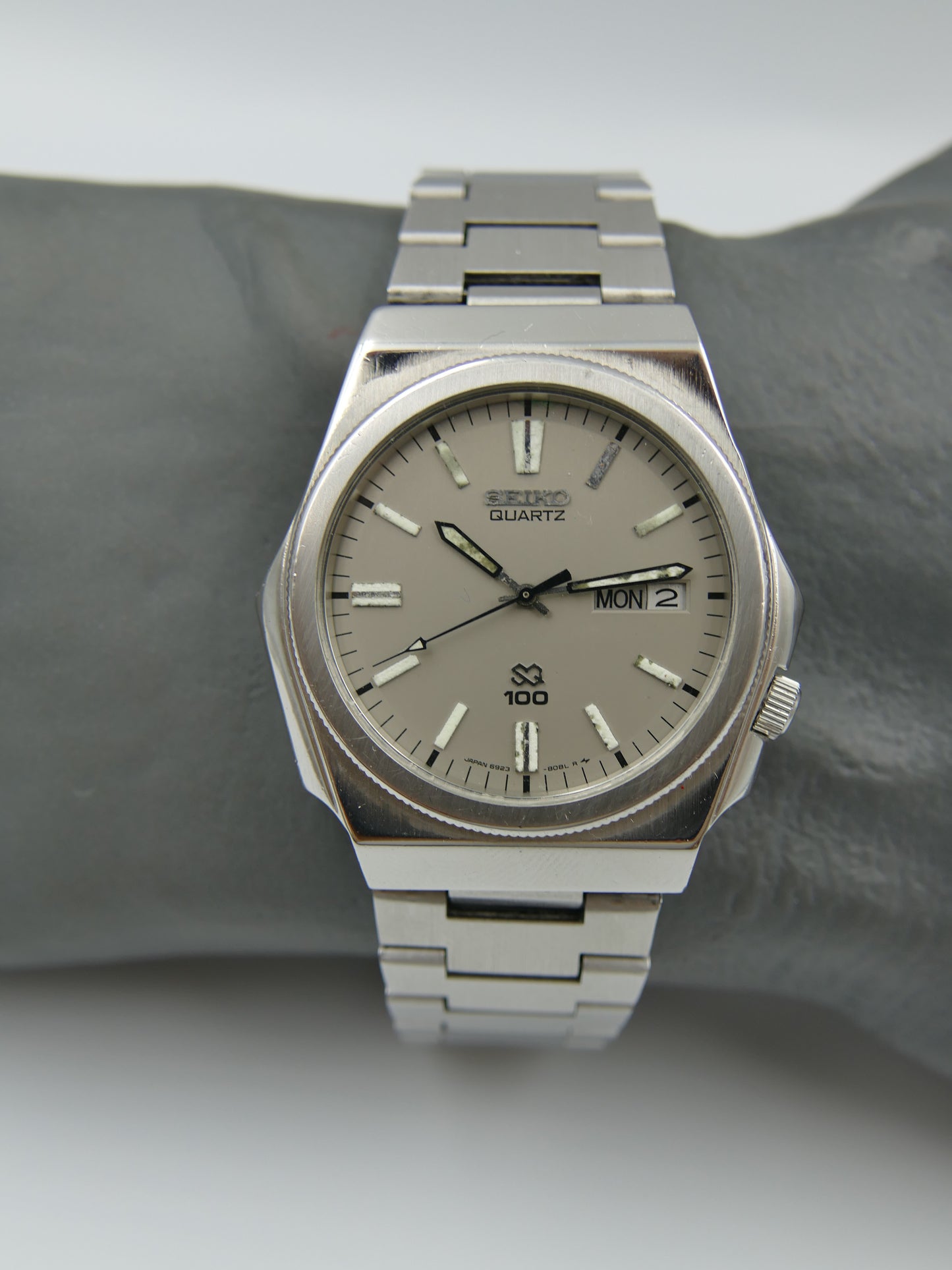 80s vintage watch Seiko SQ 100 Octagonal Case genta Ref. 6923-8070 serviced