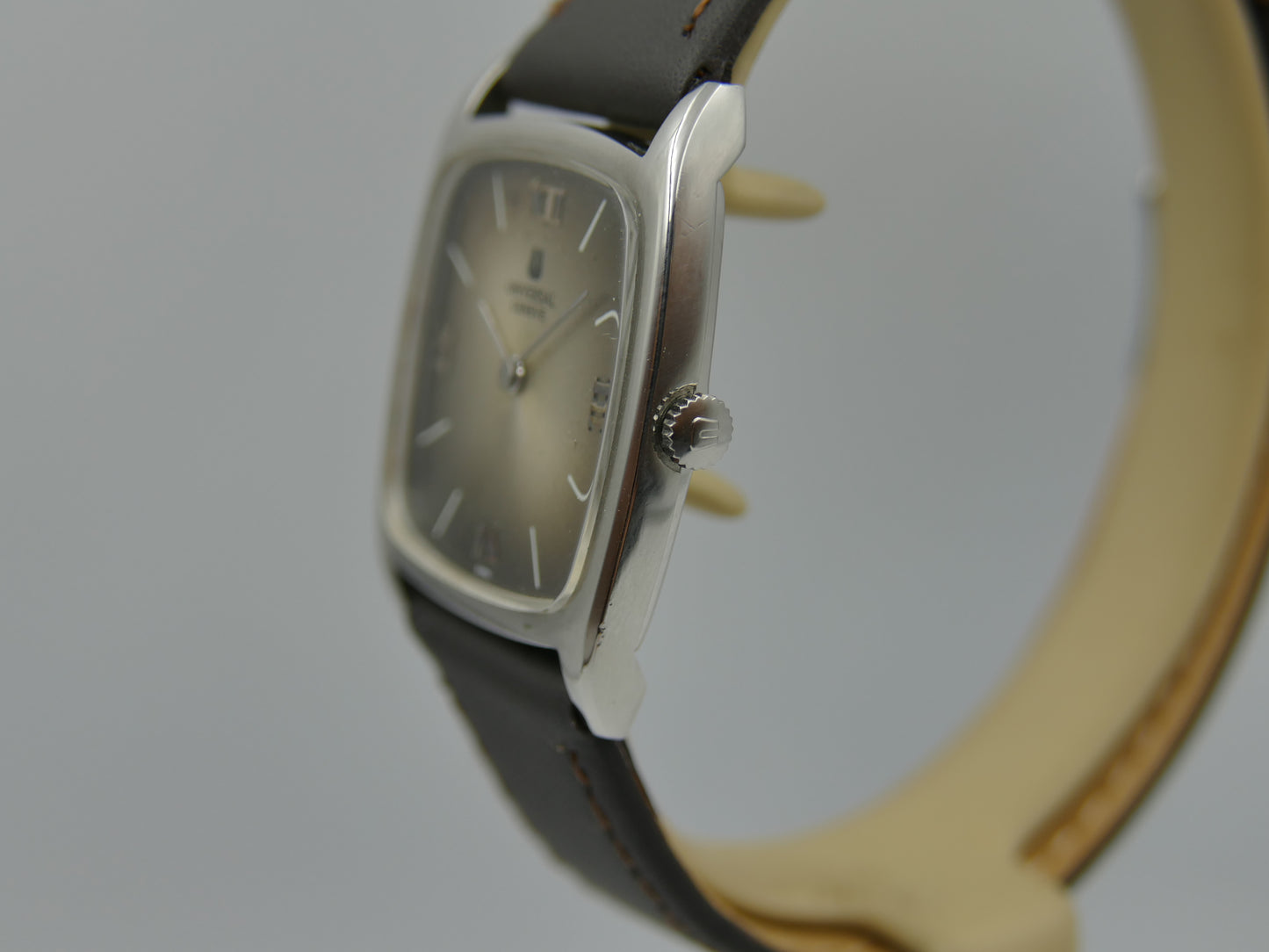 60s vintage watch mens Universal Geneve Tank hand wind  Cal 1-42 ref 842114 ultra slim coffee serviced