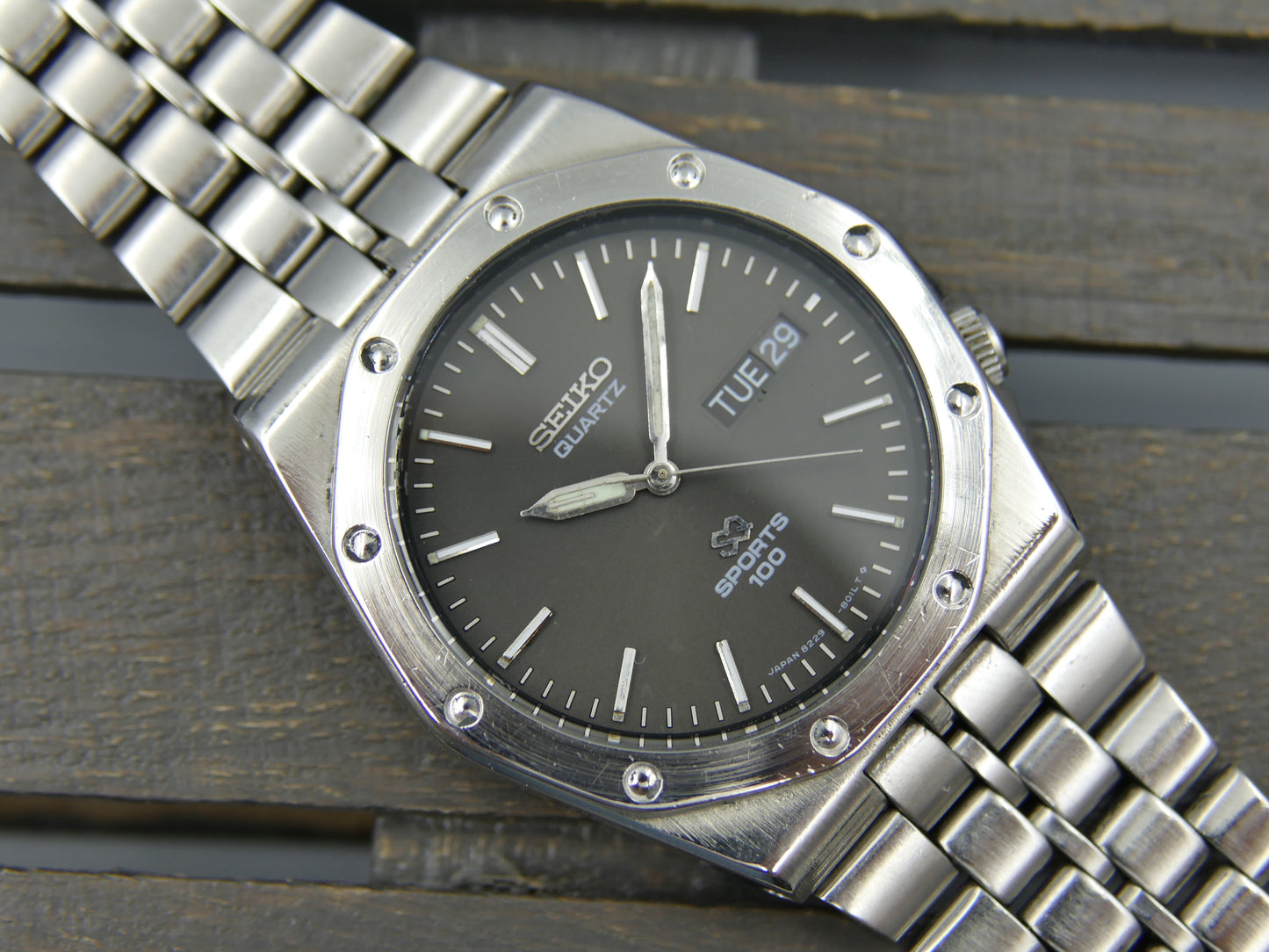 80s vintage watch mens Seiko SQ Sports 100 ref 8229-801A Royal Oak