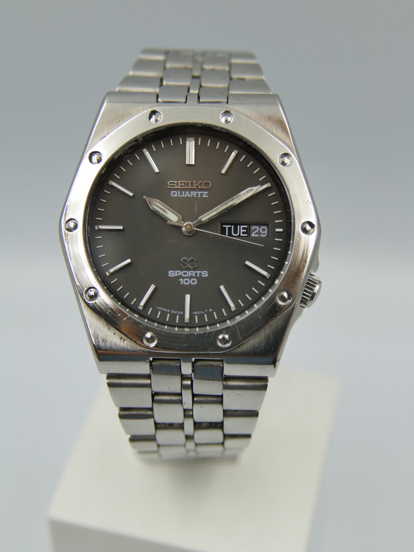 80s vintage watch mens Seiko SQ Sports 100 ref 8229-801A Royal Oak