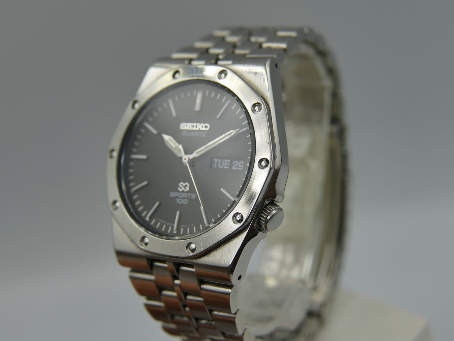 80s vintage watch mens Seiko SQ Sports 100 ref 8229-801A Royal Oak