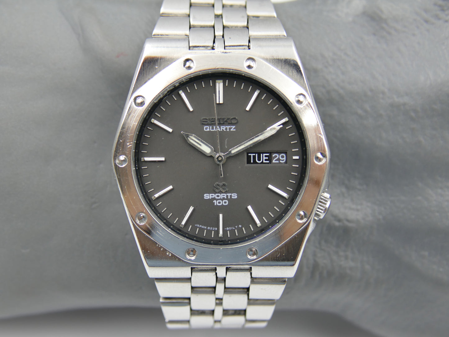 80s vintage watch mens Seiko SQ Sports 100 ref 8229-801A Royal Oak