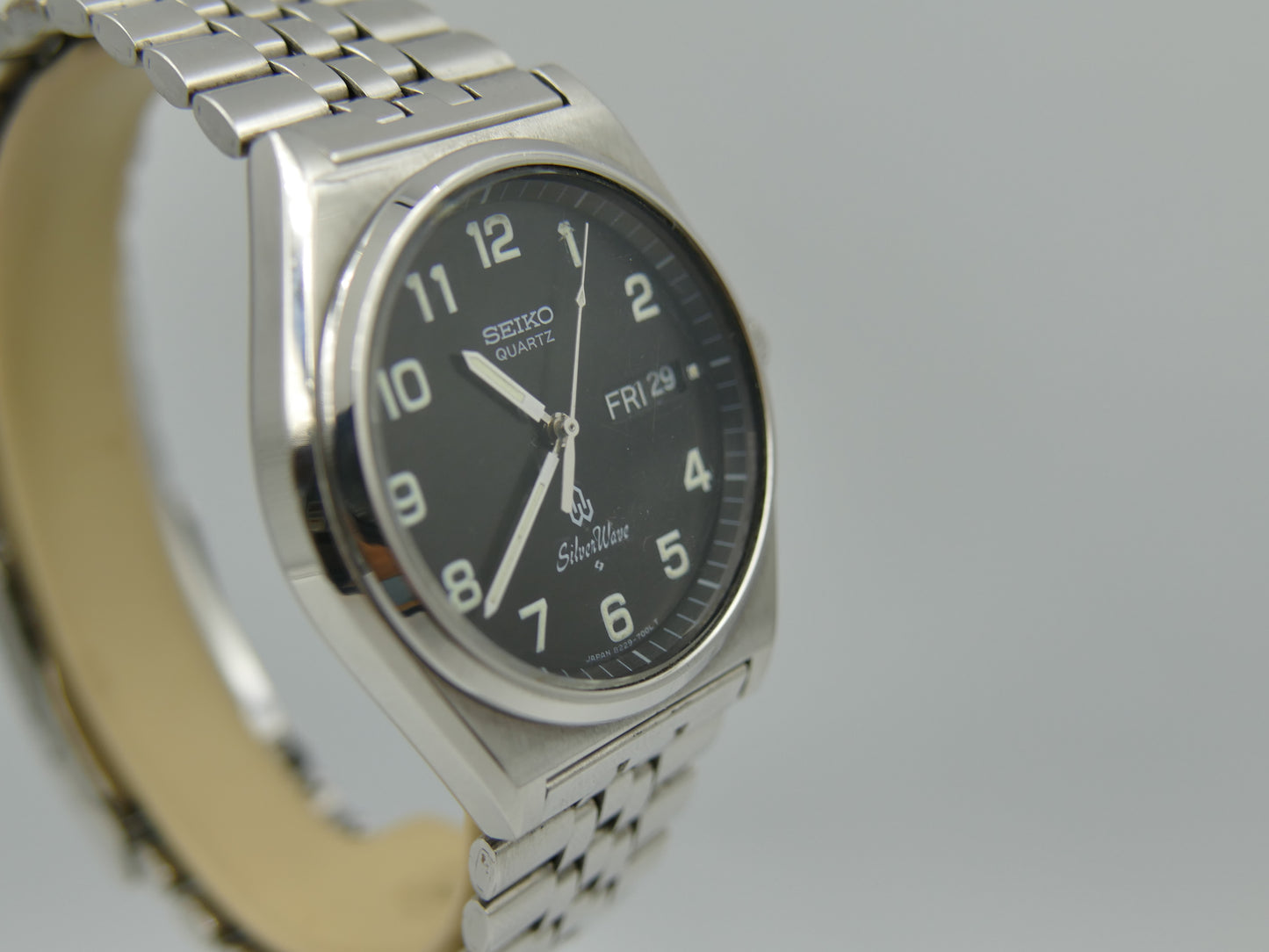 80s vintage watch mens Seiko SilverWave 8229-7000 - Black Dial Field Watch