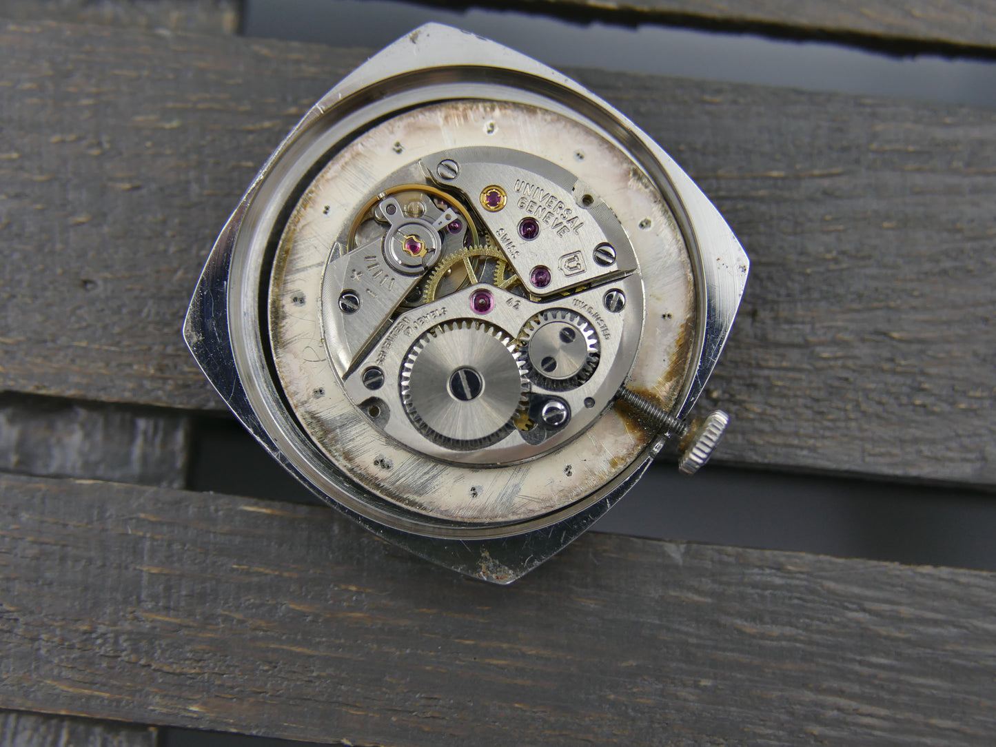 60s vintage watch mens Universal Geneve ref. 842112 /02 hand wind cal 42 thin Cushion