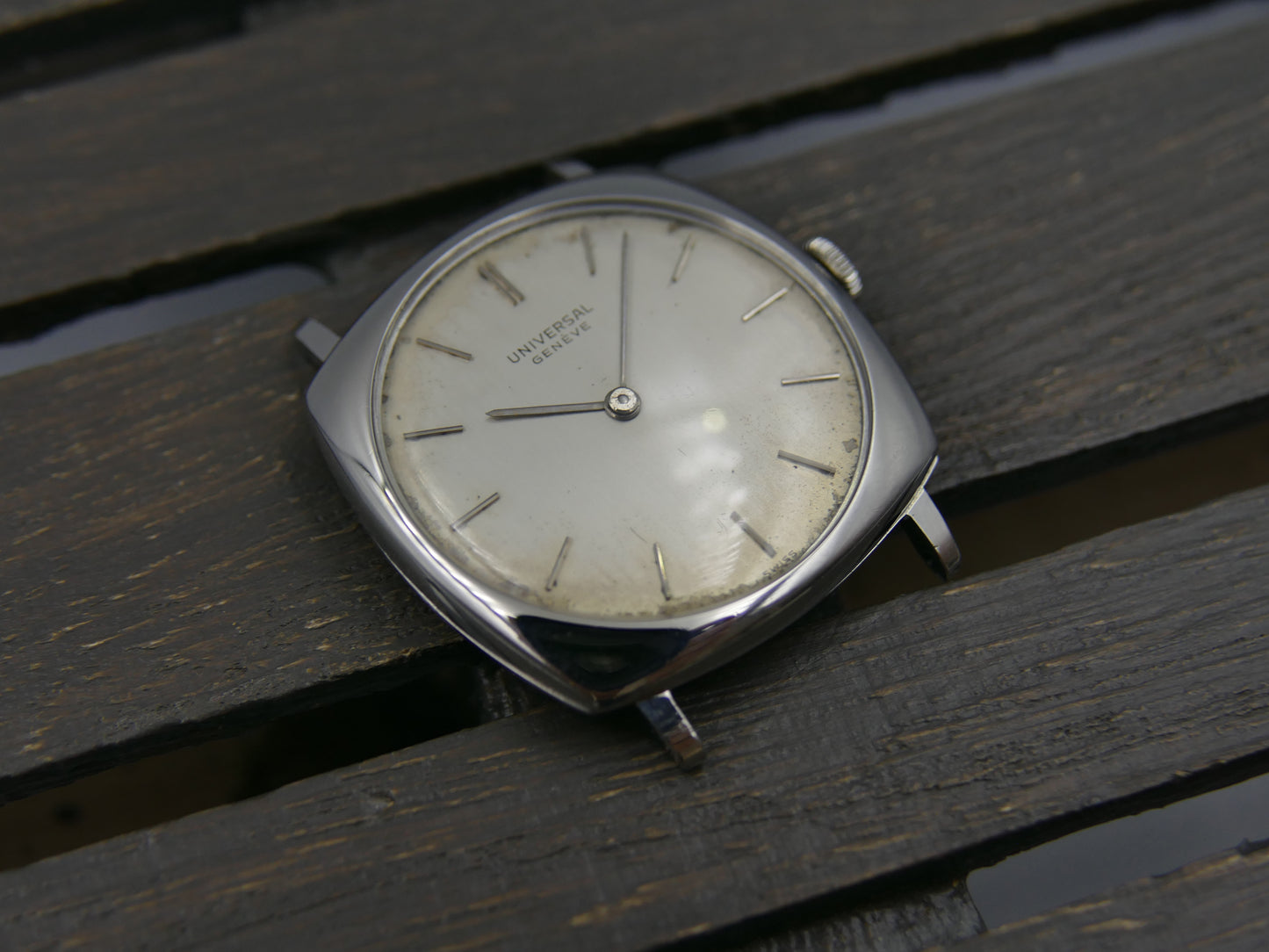60s vintage watch mens Universal Geneve ref. 842112 /02 hand wind cal 42 thin Cushion