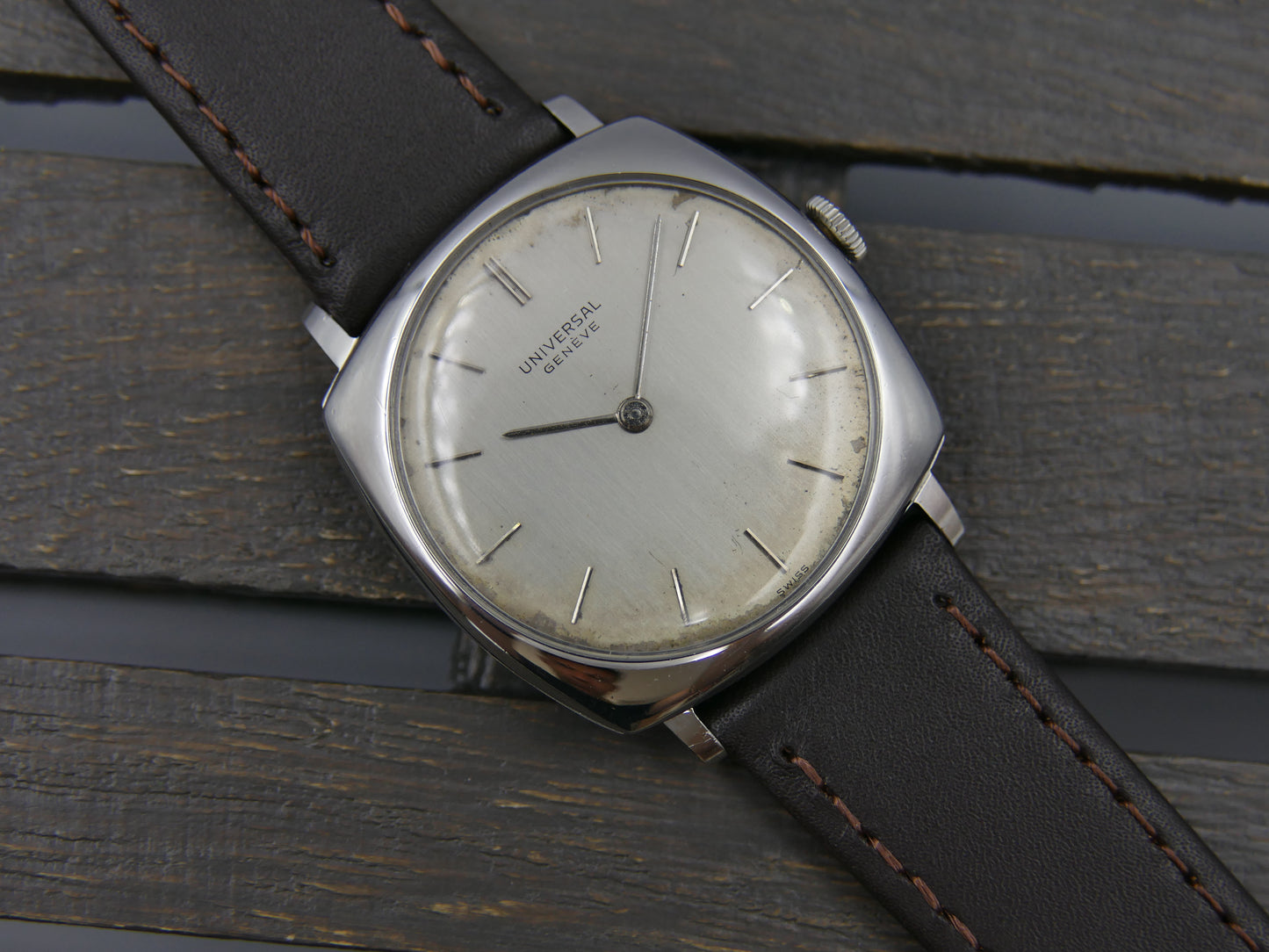 60s vintage watch mens Universal Geneve ref. 842112 /02 hand wind cal 42 thin Cushion