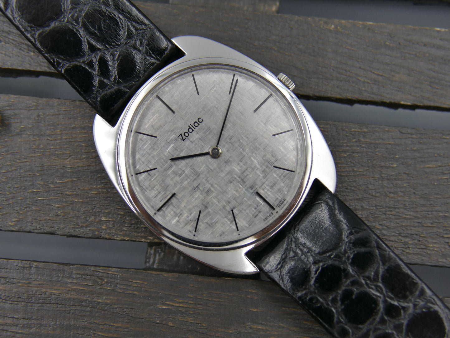 70s vintage watch mens dress NOS Zodiac Ref 382.661 Cal. 38 silver linen dial