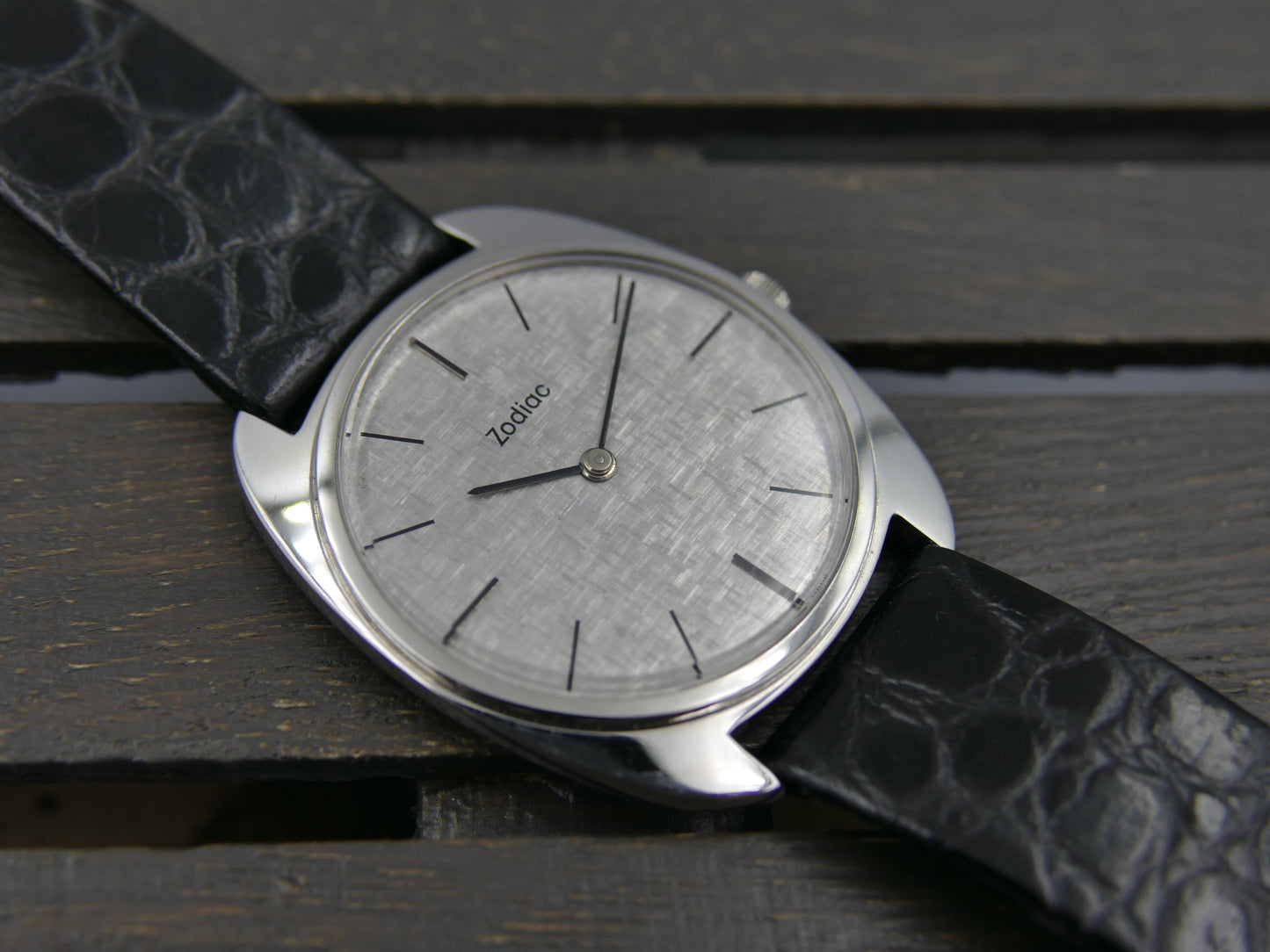 70s vintage watch mens dress NOS Zodiac Ref 382.661 Cal. 38 silver linen dial