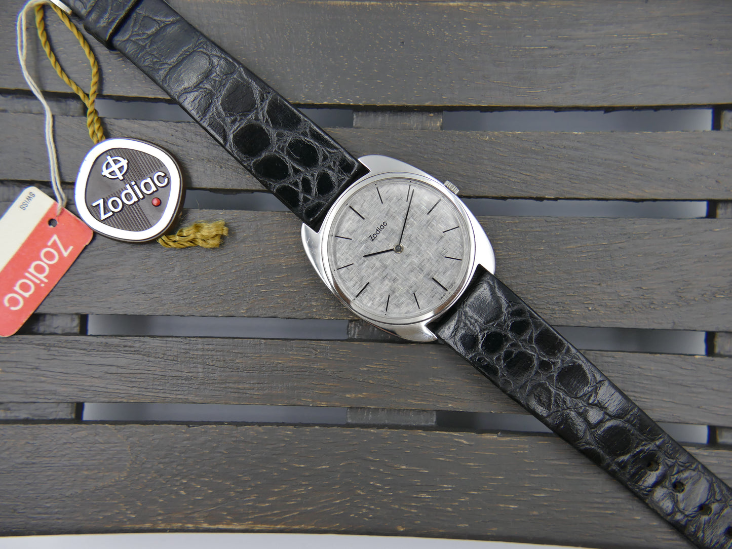 70s vintage watch mens dress NOS Zodiac Ref 382.661 Cal. 38 silver linen dial