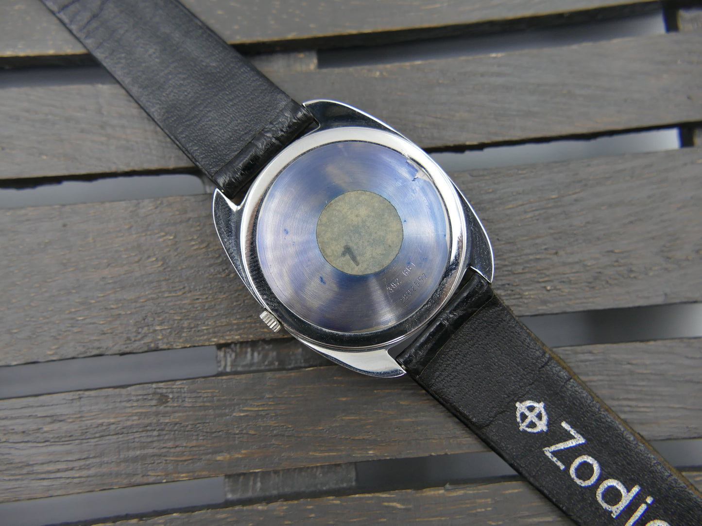 70s vintage watch mens dress NOS Zodiac Ref 382.661 Cal. 38 silver linen dial