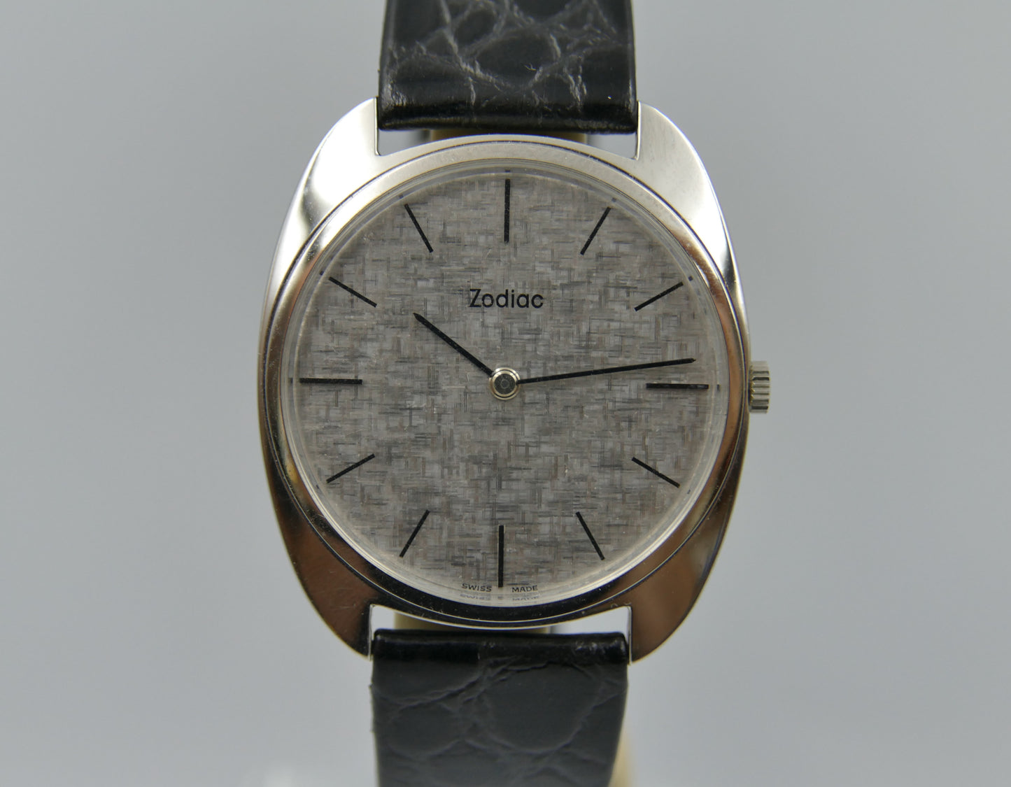 70s vintage watch mens dress NOS Zodiac Ref 382.661 Cal. 38 silver linen dial