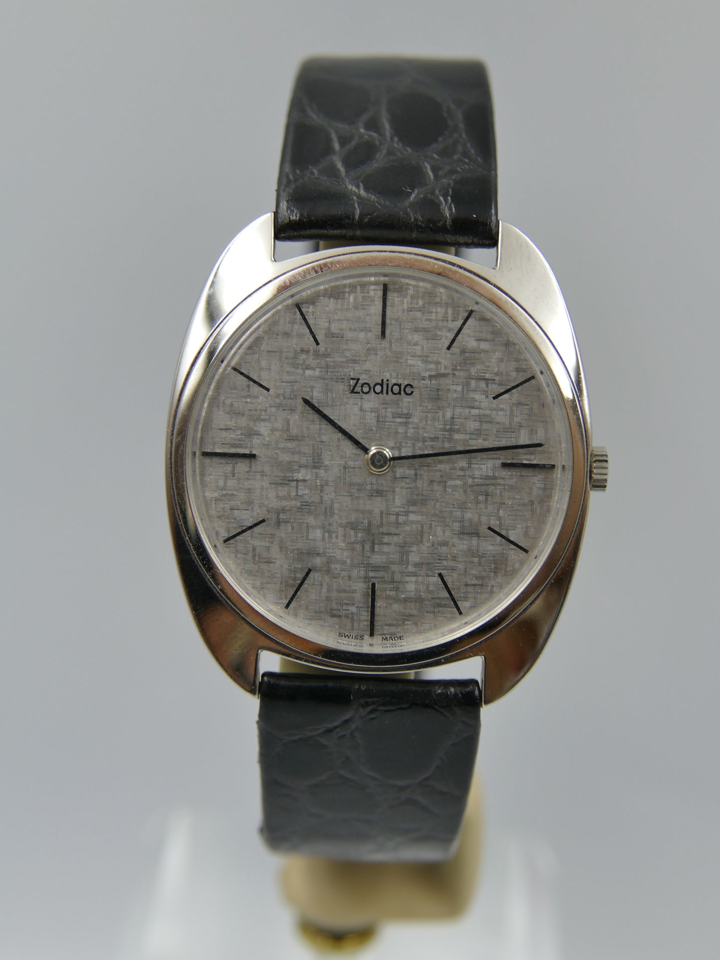 70s vintage watch mens dress NOS Zodiac Ref 382.661 Cal. 38 silver linen dial