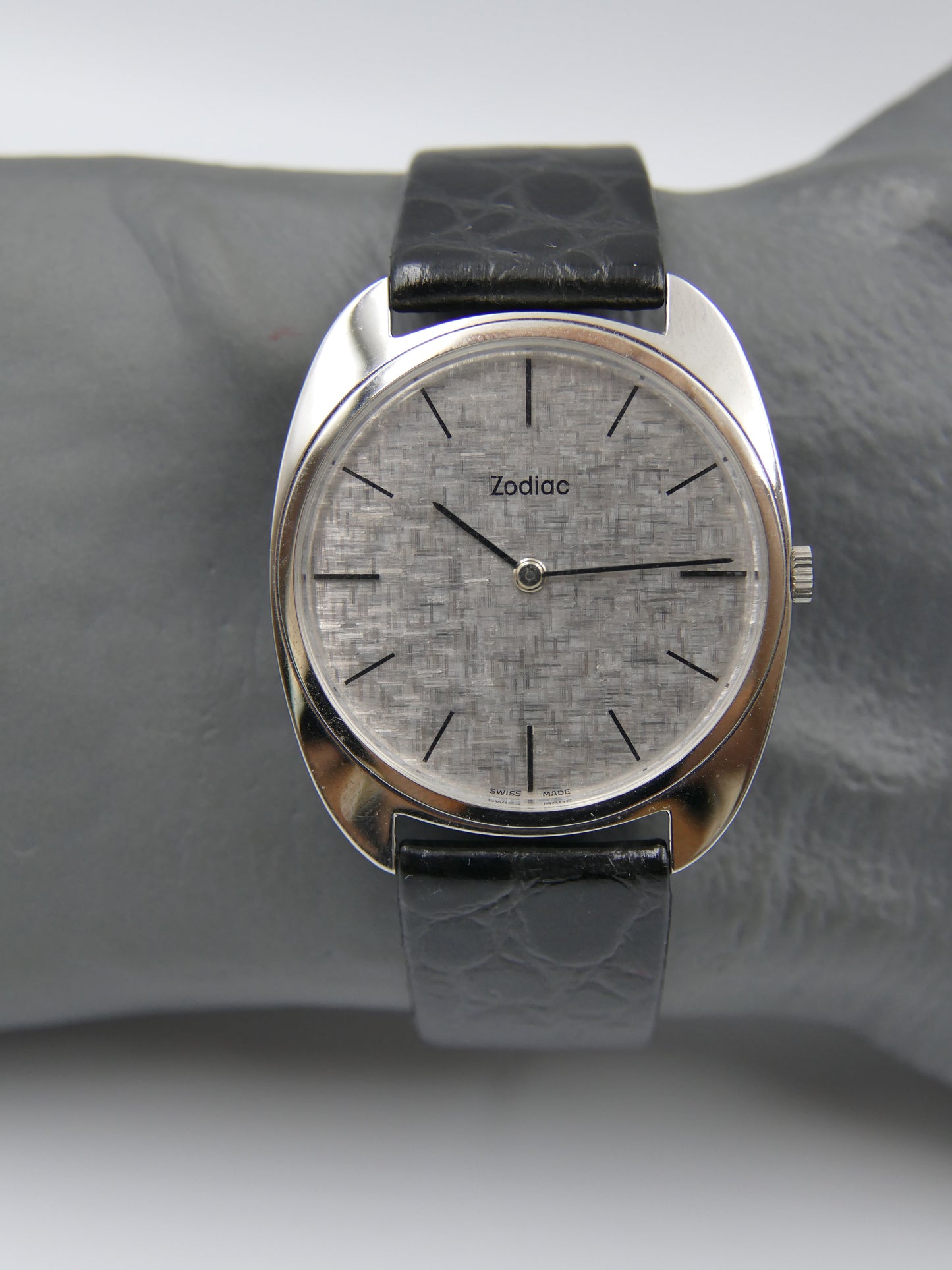 70s vintage watch mens dress NOS Zodiac Ref 382.661 Cal. 38 silver linen dial