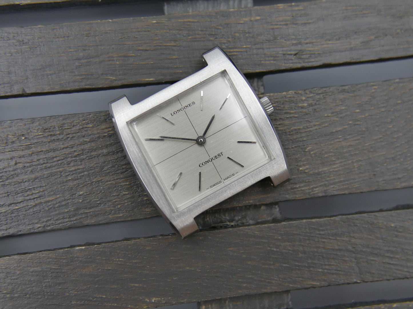 70s vintage watch mens dress Longines Conquest Cross-Hair Square hand wind L847.3 NOS w/box