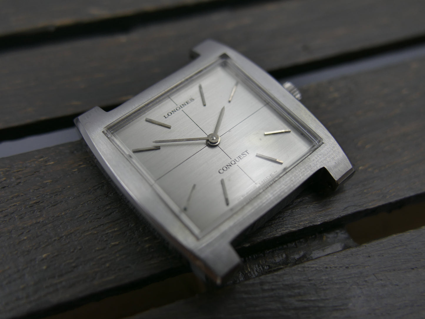 70s vintage watch mens dress Longines Conquest Cross-Hair Square hand wind L847.3 NOS w/box