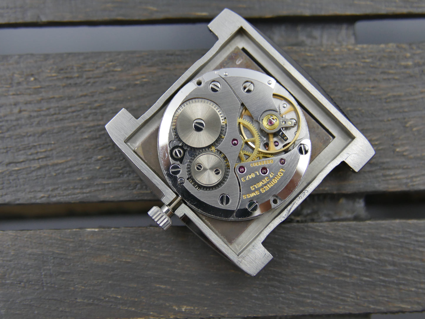 70s vintage watch mens dress Longines Conquest Cross-Hair Square hand wind L847.3 NOS w/box