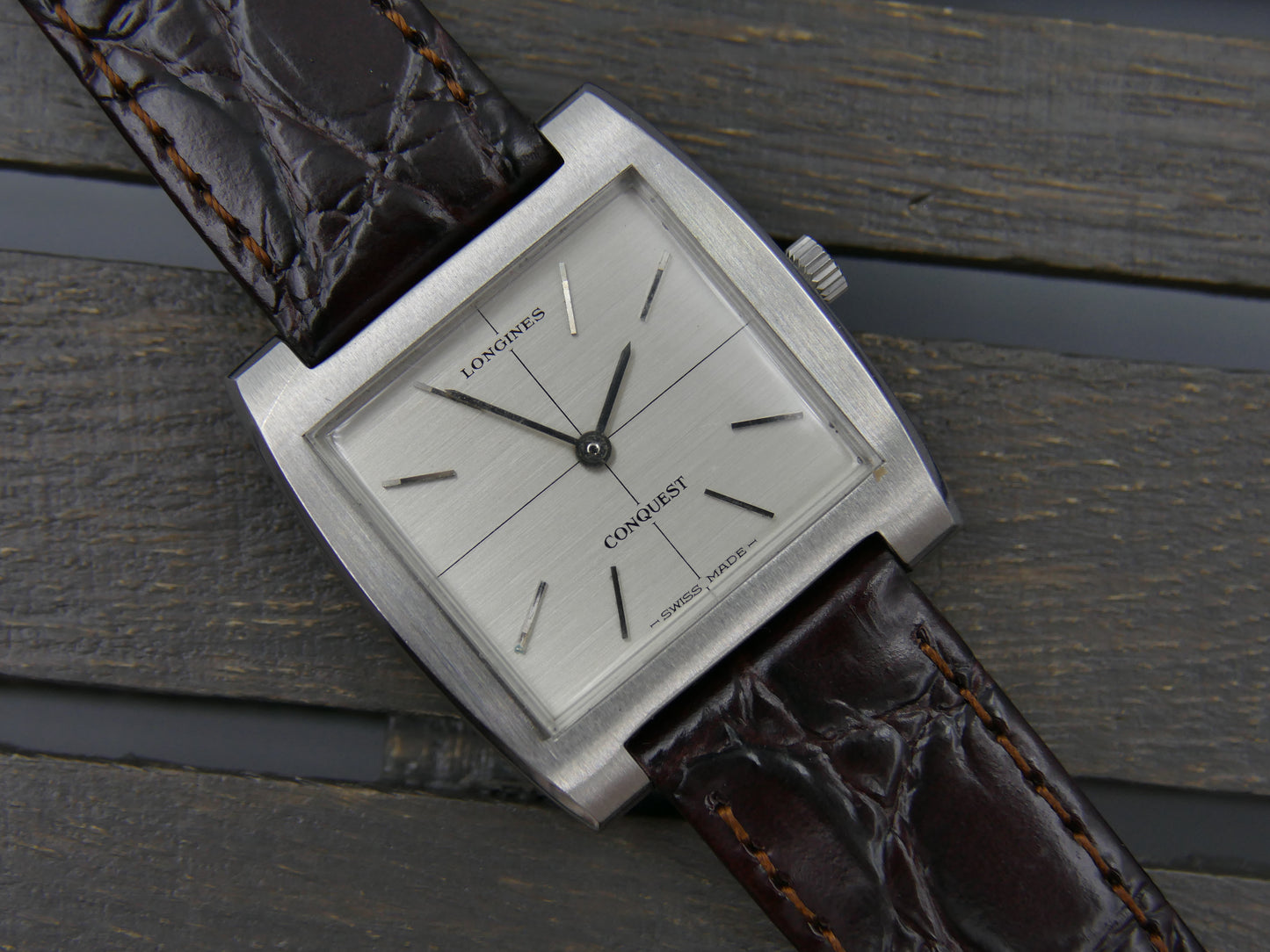 70s vintage watch mens dress Longines Conquest Cross-Hair Square hand wind L847.3 NOS w/box