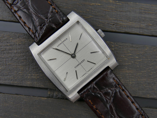 70s vintage watch mens dress Longines Conquest Cross-Hair Square hand wind L847.3 NOS w/box