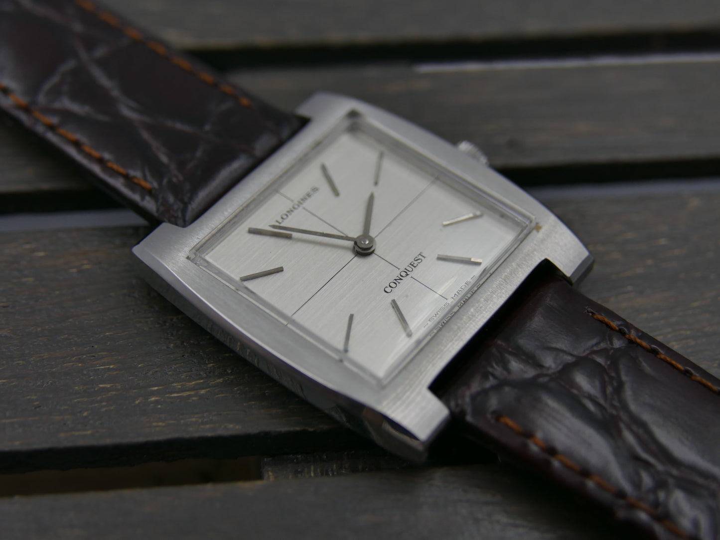 70s vintage watch mens dress Longines Conquest Cross-Hair Square hand wind L847.3 NOS w/box