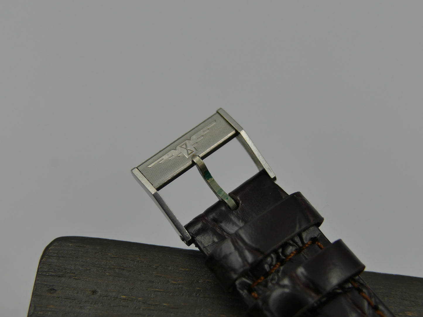 70s vintage watch mens dress Longines Conquest Cross-Hair Square hand wind L847.3 NOS w/box