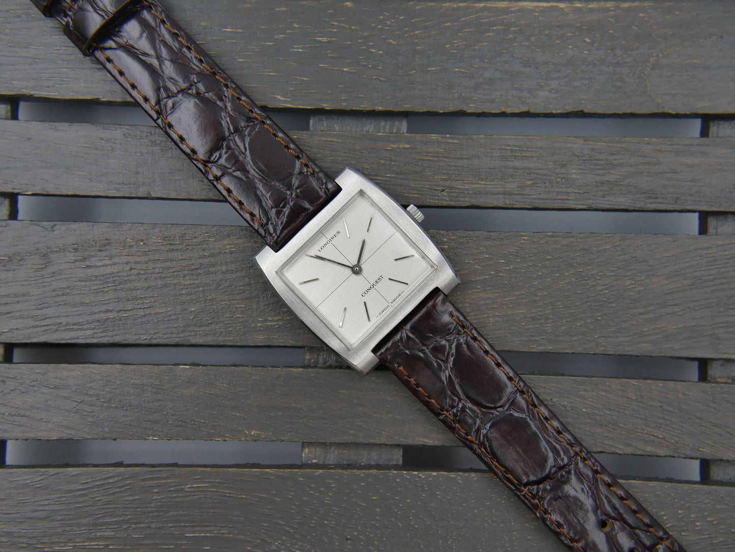 70s vintage watch mens dress Longines Conquest Cross-Hair Square hand wind L847.3 NOS w/box