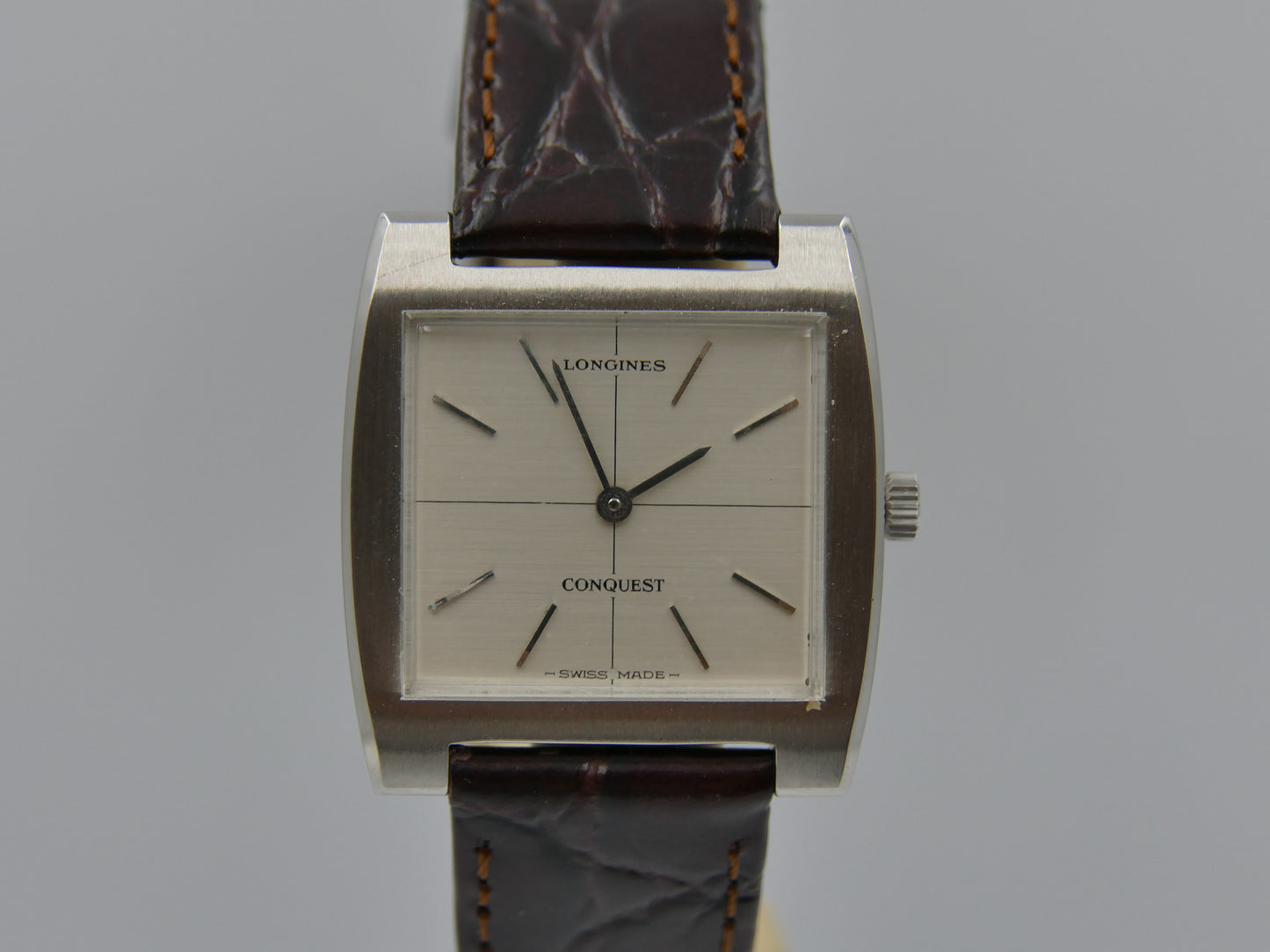 70s vintage watch mens dress Longines Conquest Cross-Hair Square hand wind L847.3 NOS w/box